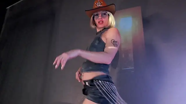 Snapshot of Dorothy_Meyer chatting on February 6, 8:56 pm Dorothy Meyer online show from February 6, 8:56 pm