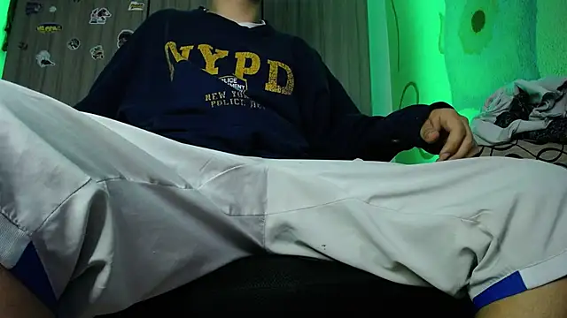 Snapshot of zacwatson_ chatting on December 24, 12:11 pm zacwatson online show from December 24, 12:11 pm