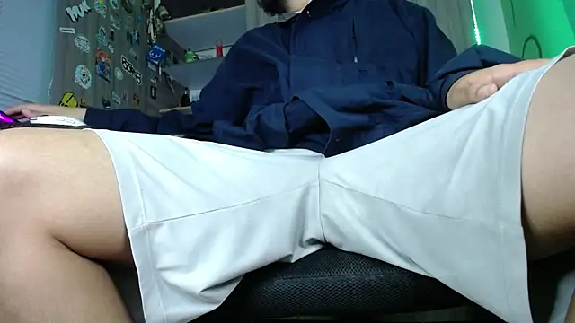 Snapshot of zacwatson_ chatting on December 27, 8:24 am zacwatson online show from December 27, 8:24 am