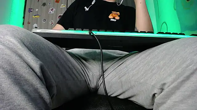 Snapshot of zacwatson_ chatting on January 14, 2:43 pm zacwatson online show from January 14, 2:43 pm