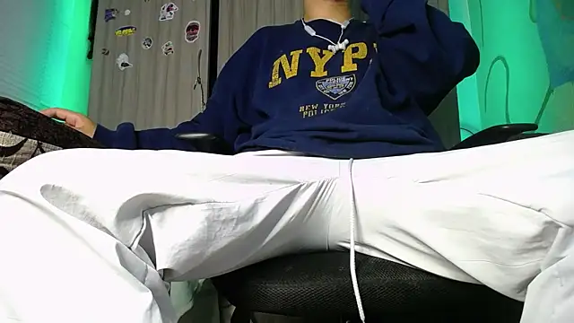 Snapshot of zacwatson_ chatting on January 20, 5:26 am zacwatson online show from January 20, 5:26 am