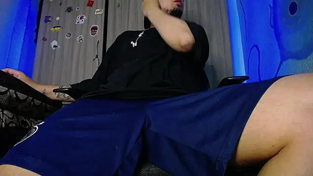 Snapshot of zacwatson_ chatting on January 22, 10:07 am zacwatson online show from January 22, 10:07 am