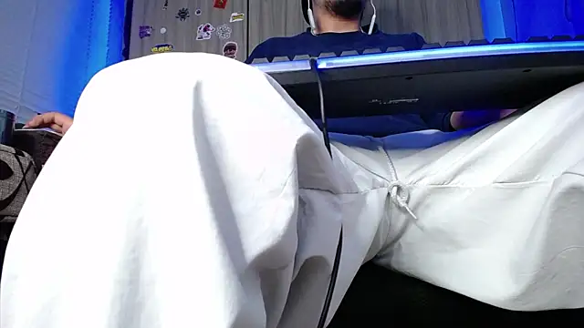 Snapshot of zacwatson_ chatting on January 29, 8:08 am zacwatson online show from January 29, 8:08 am