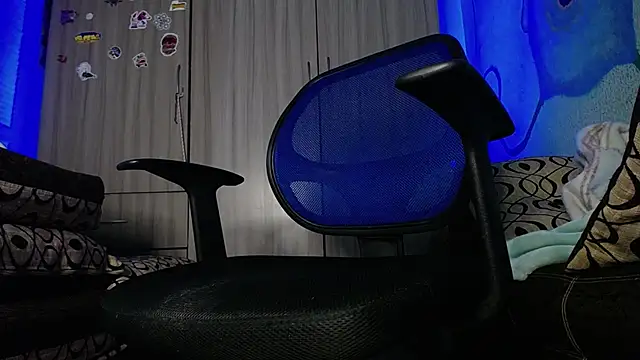 Snapshot of zacwatson_ chatting on February 1, 8:39 am zacwatson online show from February 1, 8:39 am