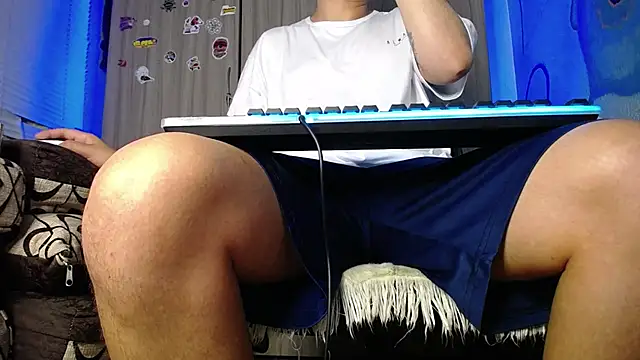 Snapshot of zacwatson_ chatting on February 3, 10:58 am zacwatson online show from February 3, 10:58 am