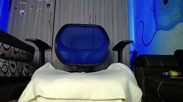 Snapshot of zacwatson_ chatting on February 4, 6:17 pm zacwatson online show from February 4, 6:17 pm