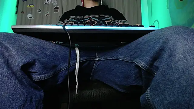 Snapshot of zacwatson_ chatting on February 7, 8:11 am zacwatson online show from February 7, 8:11 am