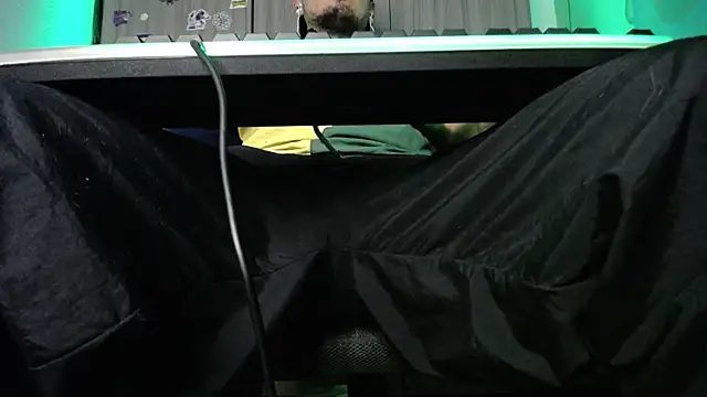 Snapshot of zacwatson_ chatting on February 10, 2:16 pm zacwatson online show from February 10, 2:16 pm