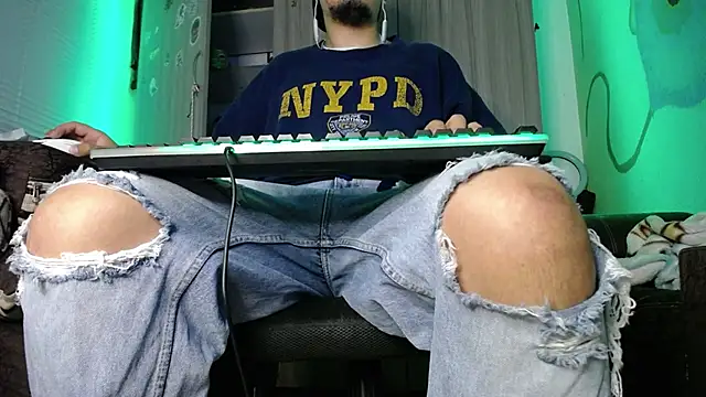 Snapshot of zacwatson_ chatting on February 11, 8:26 am zacwatson online show from February 11, 8:26 am