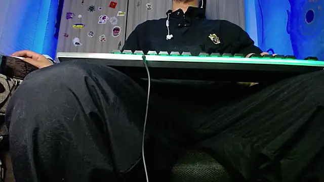 Snapshot of zacwatson_ chatting on February 14, 6:56 am zacwatson online show from February 14, 6:56 am