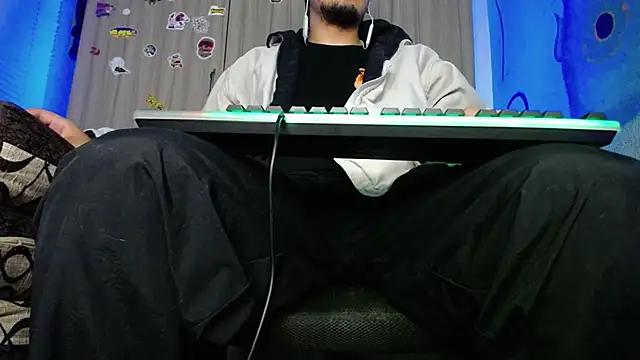 Snapshot of zacwatson_ chatting on February 15, 5:09 am zacwatson online show from February 15, 5:09 am