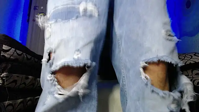 Snapshot of zacwatson_ chatting on February 17, 6:20 am zacwatson online show from February 17, 6:20 am