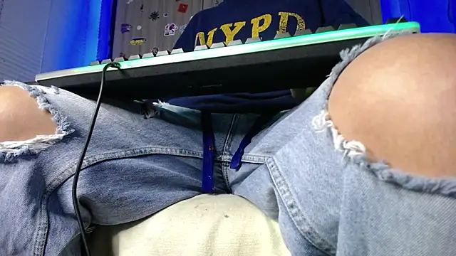 Snapshot of zacwatson_ chatting on February 17, 9:56 am zacwatson online show from February 17, 9:56 am