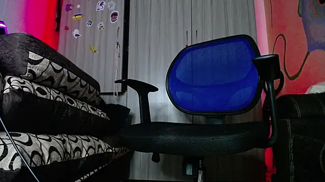 Snapshot of zacwatson_ chatting on February 20, 6:28 am zacwatson online show from February 20, 6:28 am