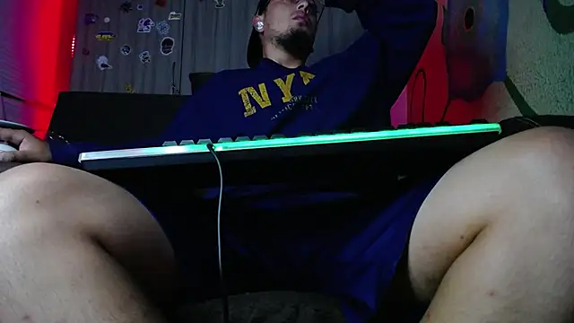 Snapshot of zacwatson_ chatting on March 4, 6:04 am zacwatson online show from March 4, 6:04 am