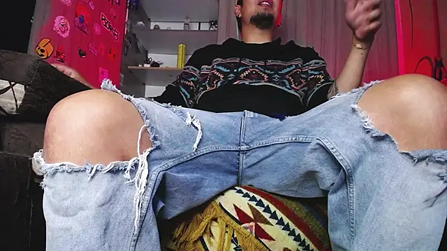 Snapshot of zacwatson_ chatting on September 22, 2:02 am zacwatson online show from September 22, 2:02 am