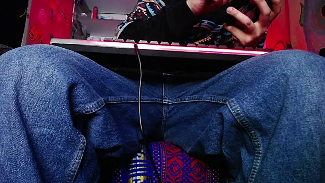 Snapshot of zacwatson_ chatting on October 8, 7:39 am zacwatson online show from October 8, 7:39 am