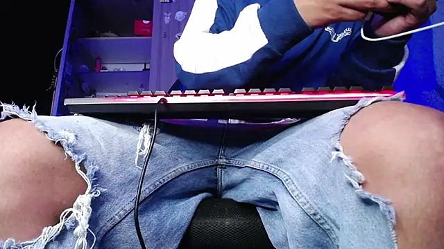 Snapshot of zacwatson_ chatting on October 12, 1:59 am zacwatson online show from October 12, 1:59 am