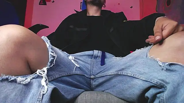 Snapshot of zacwatson_ chatting on October 20, 5:30 am zacwatson online show from October 20, 5:30 am