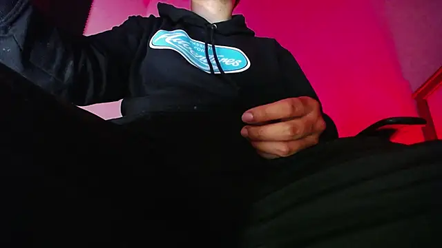 Snapshot of zacwatson_ chatting on November 4, 4:33 am zacwatson online show from November 4, 4:33 am