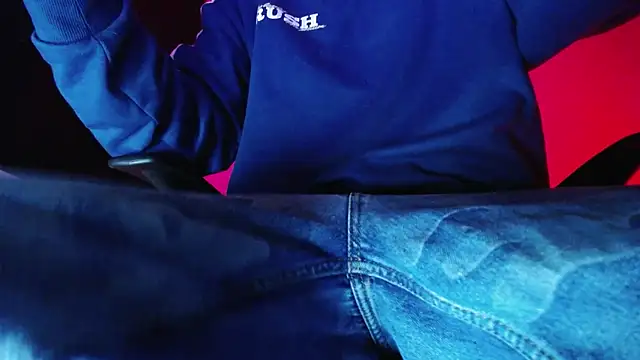 Snapshot of zacwatson_ chatting on November 8, 5:40 am zacwatson online show from November 8, 5:40 am