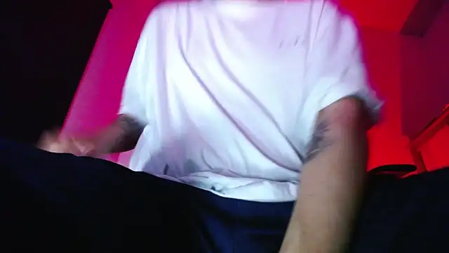 Snapshot of zacwatson_ chatting on November 22, 1:15 am zacwatson online show from November 22, 1:15 am