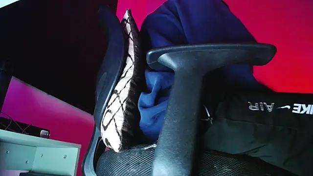 Snapshot of zacwatson_ chatting on November 28, 3:31 am zacwatson online show from November 28, 3:31 am