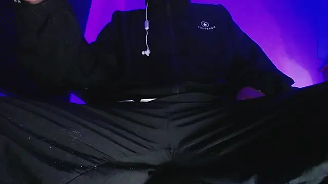 zacwatson  online show from December 21, 5:25 am