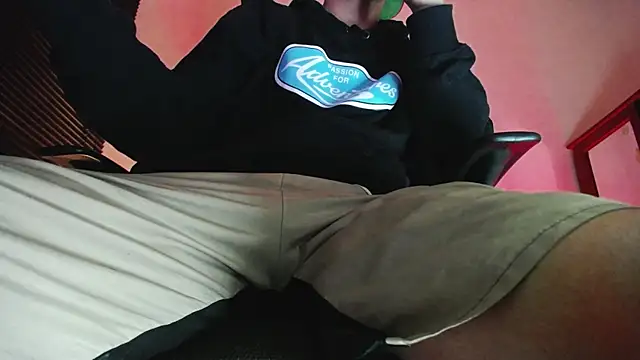 zacwatson  online show from February 7, 11:19 pm