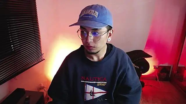 zacwatson  online show from February 14, 5:48 am