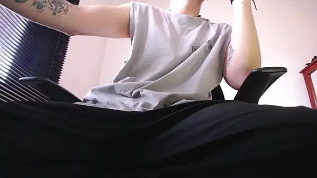 zacwatson  online show from March 3, 10:04 pm