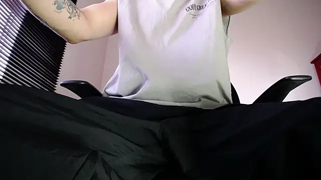 zacwatson  online show from April 15, 10:32 pm