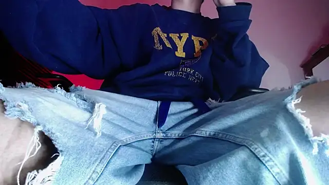 zacwatson  online show from April 24, 11:07 pm