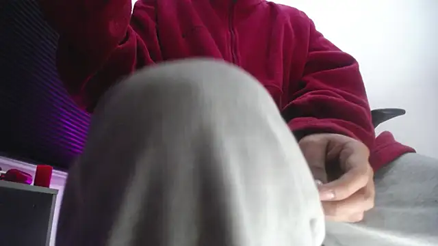 Snapshot of zacwatson_ chatting on June 2, 11:29 pm zacwatson online show from June 2, 11:29 pm