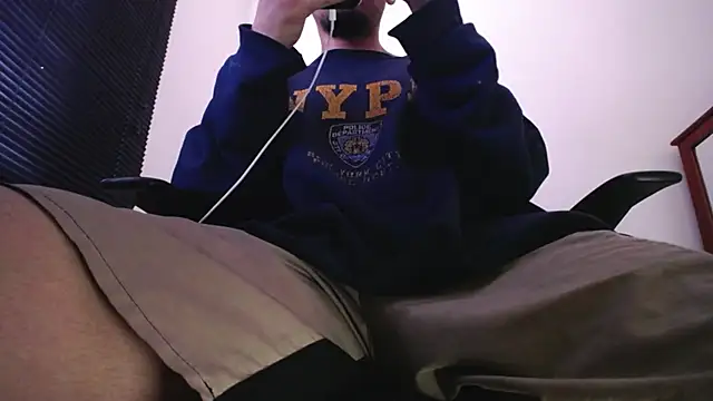 Snapshot of zacwatson_ chatting on June 3, 5:40 pm zacwatson online show from June 3, 5:40 pm
