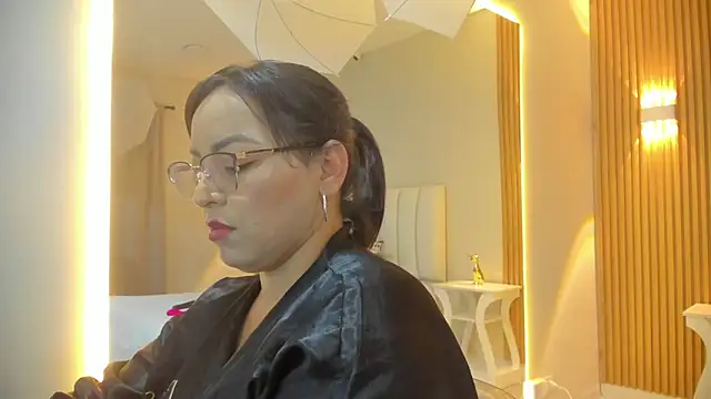 Snapshot of Romina017 chatting on October 4, 12:08 am Romina017 online show from October 4, 12:08 am