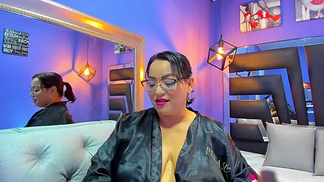 Snapshot of Romina017 chatting on October 7, 12:41 am Romina017 online show from October 7, 12:41 am