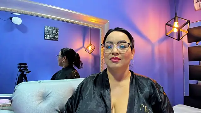 Snapshot of Romina017 chatting on October 28, 2:15 am Romina017 online show from October 28, 2:15 am