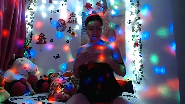 Snapshot of malusexy33 chatting on December 14, 2:45 am malusexy33 online show from December 14, 2:45 am