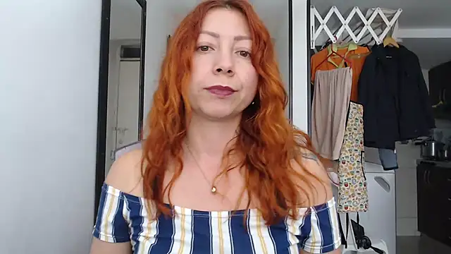 Snapshot of malusexy33 chatting on March 12, 9:35 pm malusexy33 online show from March 12, 9:35 pm