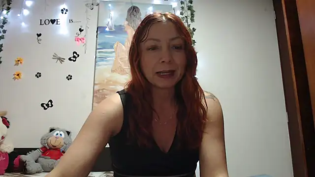 Snapshot of malusexy33 chatting on March 21, 4:49 am malusexy33 online show from March 21, 4:49 am