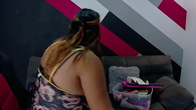 Snapshot of I_am_yours- chatting on November 1, 11:45 am I am yours- online show from November 1, 11:45 am