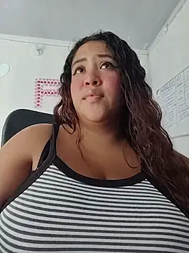 Snapshot of I_am_yours- chatting on June 6, 4:12 pm I am yours- online show from June 6, 4:12 pm