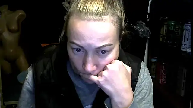 wLESLYMOSw online show from November 18, 9:58 am