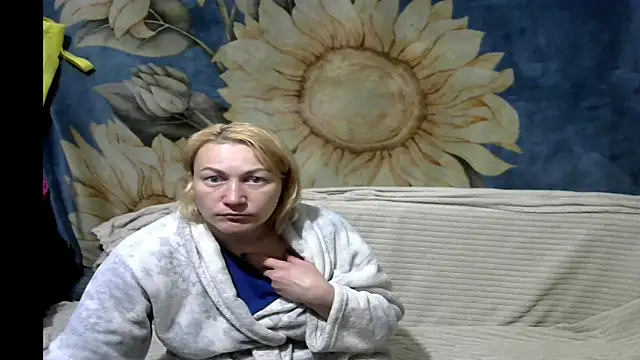 wLESLYMOSw online show from April 8, 11:54 am