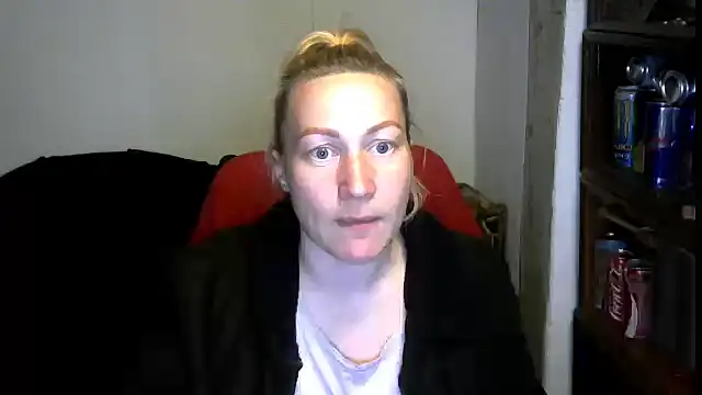 wLESLYMOSw online show from April 17, 6:33 pm