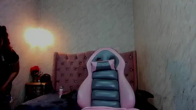 Snapshot of moniquehicks chatting on July 22, 6:54 pm moniquehicks online show from July 22, 6:54 pm