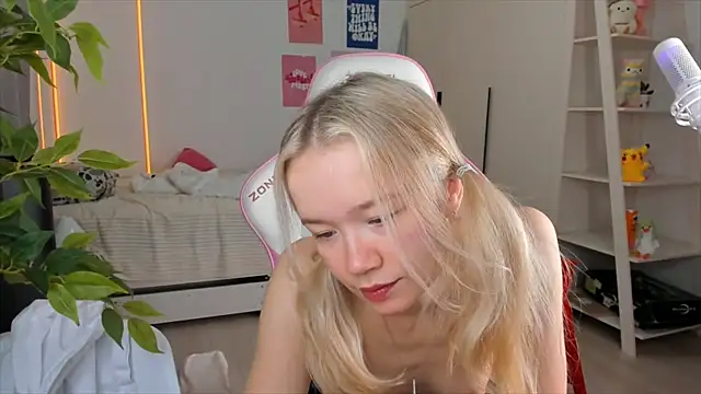 Lily Young online show from December 17, 6:19 am