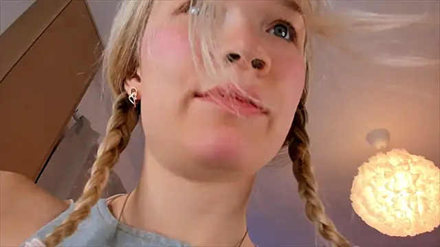 Lily Young online show from December 19, 4:08 am