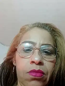Snapshot of madonna101 chatting on February 13, 1:19 am madonna101 online show from February 13, 1:19 am